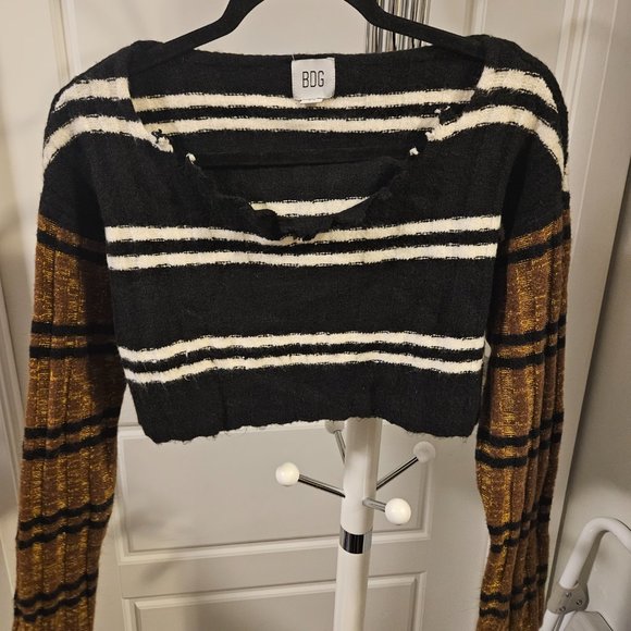 Crop Top Sweater - Picture 4 of 5